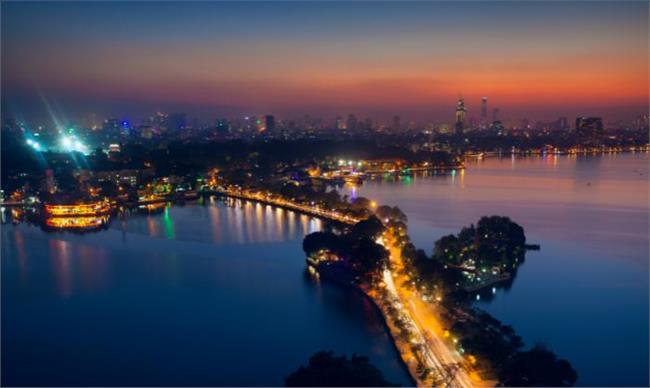 Spend the whole day to visit the iconic spots in Hanoi